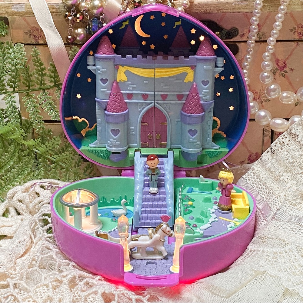 Complete starlight castle Polly pocket set
